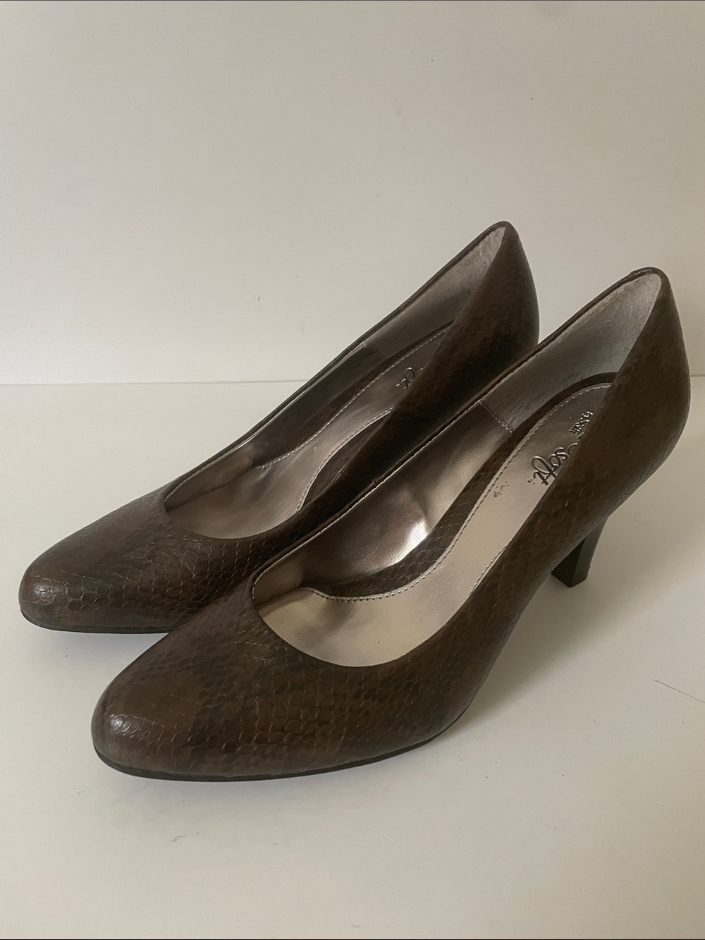 Eurosoft by Sofft Brown Faux Snakeskin Pumps Women’s Size 8M